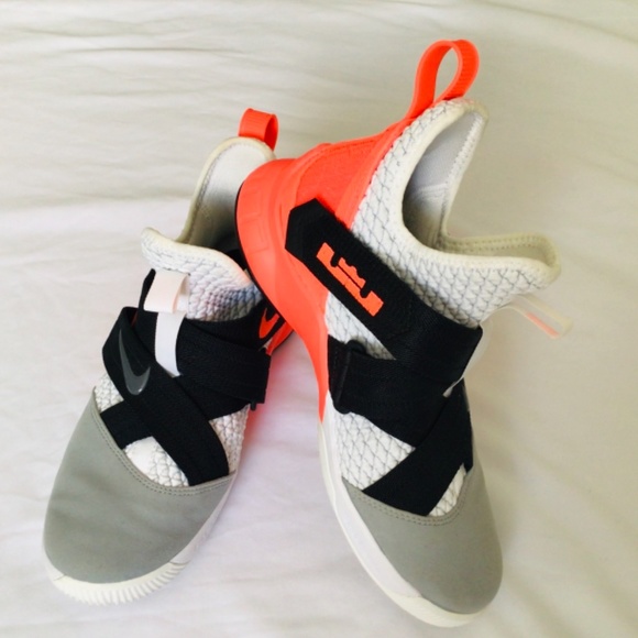 Youth Lebron Soldier XII SFG (GS) Size 5Y - Picture 5 of 6